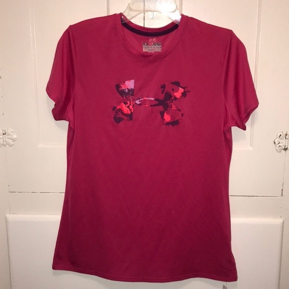 BUNDLE of UNDER ARMOUR workout tees! Worth $100! - Picture 5 of 8